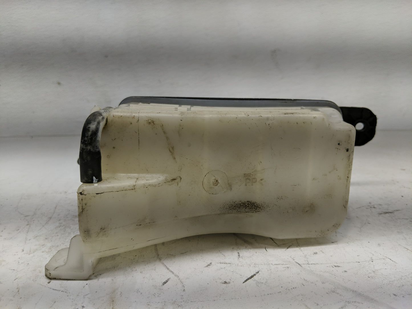 2011-2013 Kia Sorento Radiator Coolant Overflow Expansion Tank Bottle 1235653 - Oemusedautoparts1.com