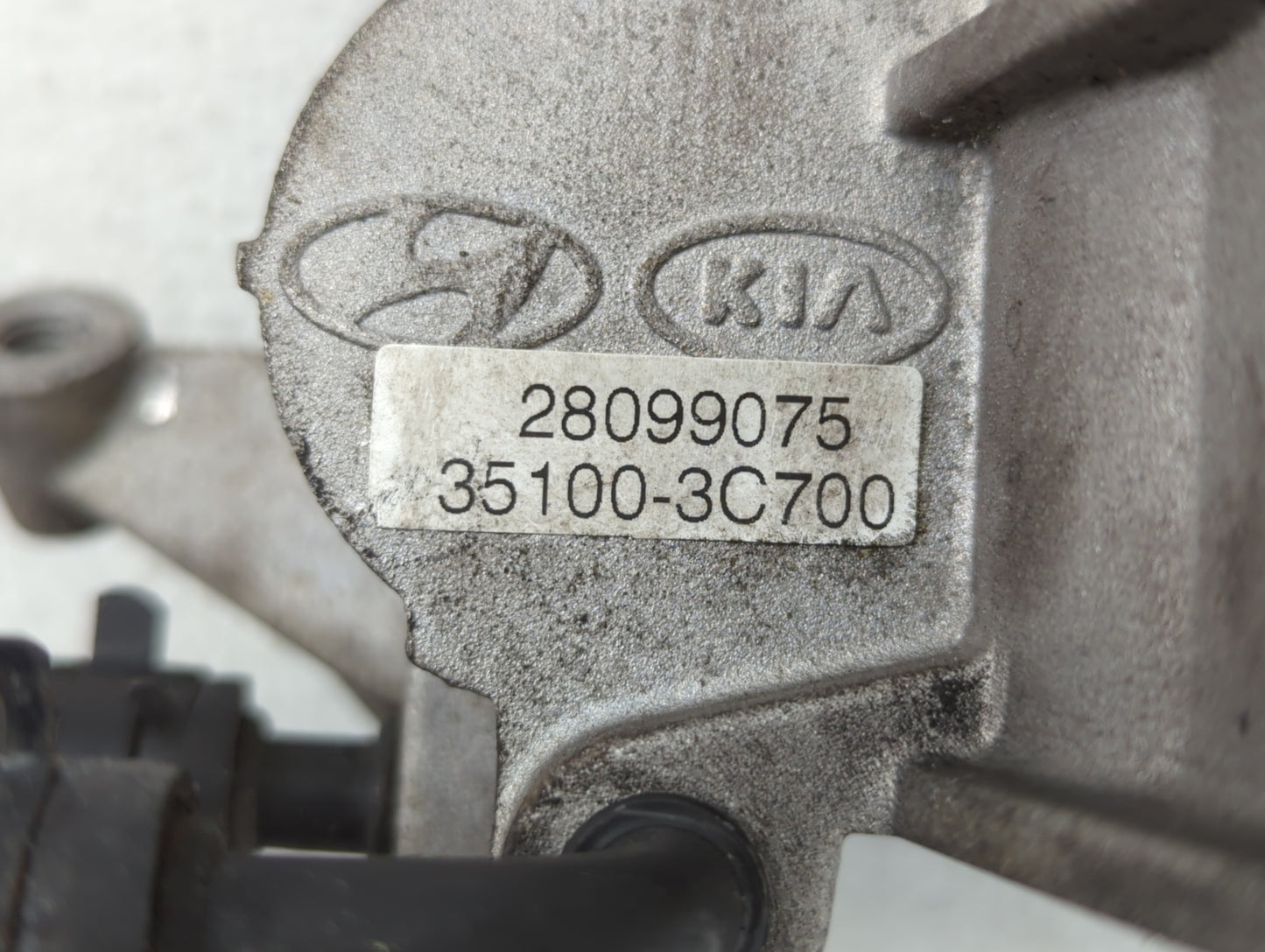 2011-2013 Kia Sorento Throttle Body P/N:28099075 35100-3C700 Fits Fits 2010 2011 2012 2013 2014 OEM Used Auto Parts - Oemuse