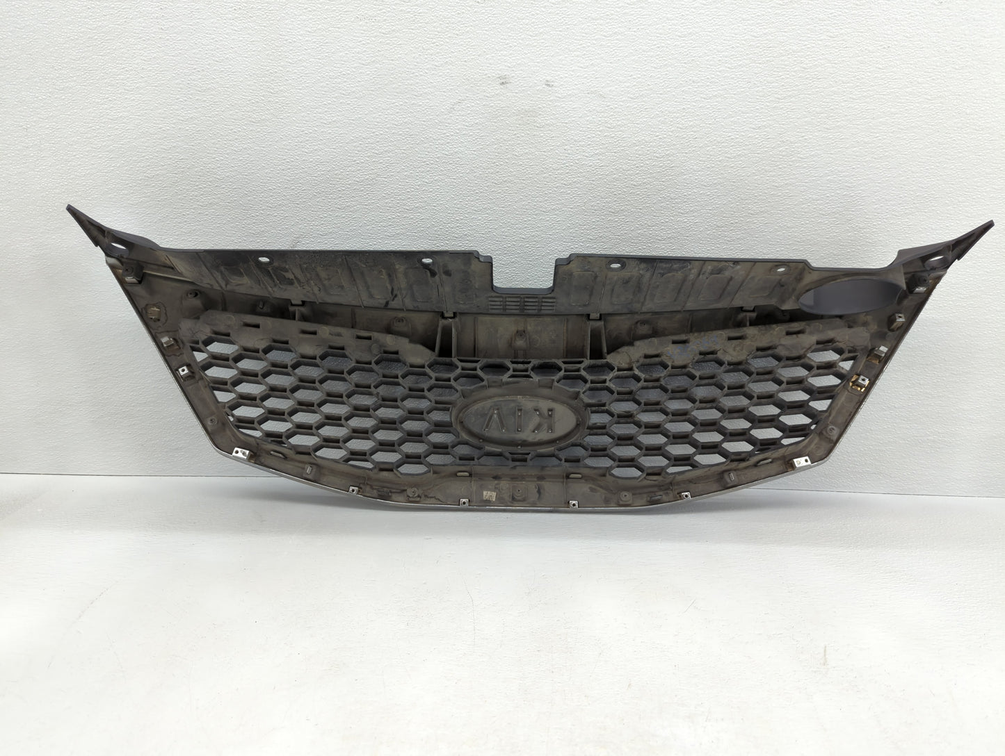 2011-2013 Kia Sorento Front Grille Bumper Not Included - Oemusedautoparts1.com