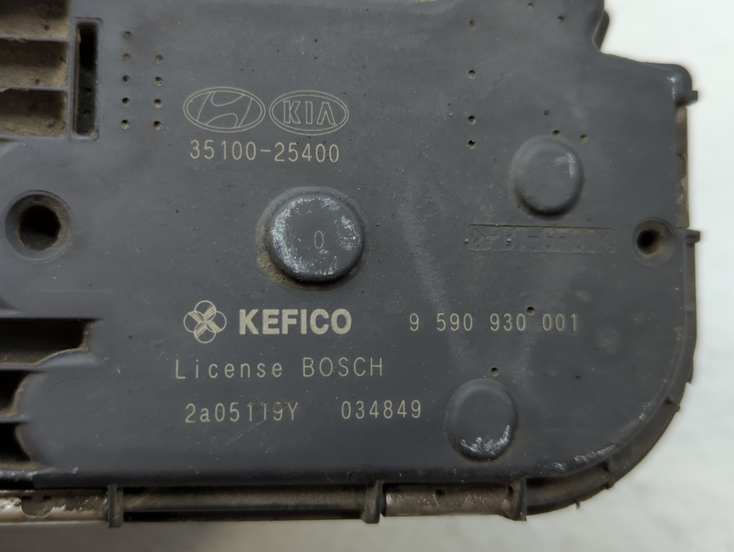 2011-2013 Kia Sportage Throttle Body P/N:35100-25400 35100-25200 Fits Fits 2006 2007 2008 2009 2010 2011 2012 2013 OEM Used