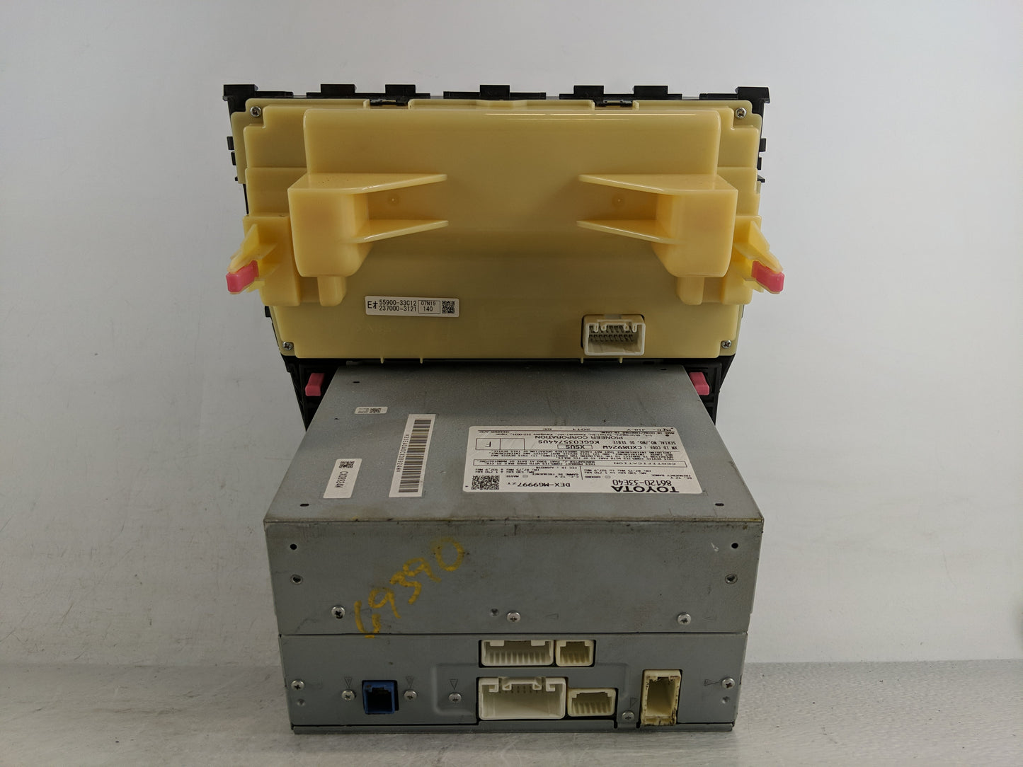 2010-2012 Lexus Es350 Radio AM FM Cd Player Receiver Replacement P/N:86120-33E40 Fits Fits 2010 2011 2012 OEM Used Auto Part