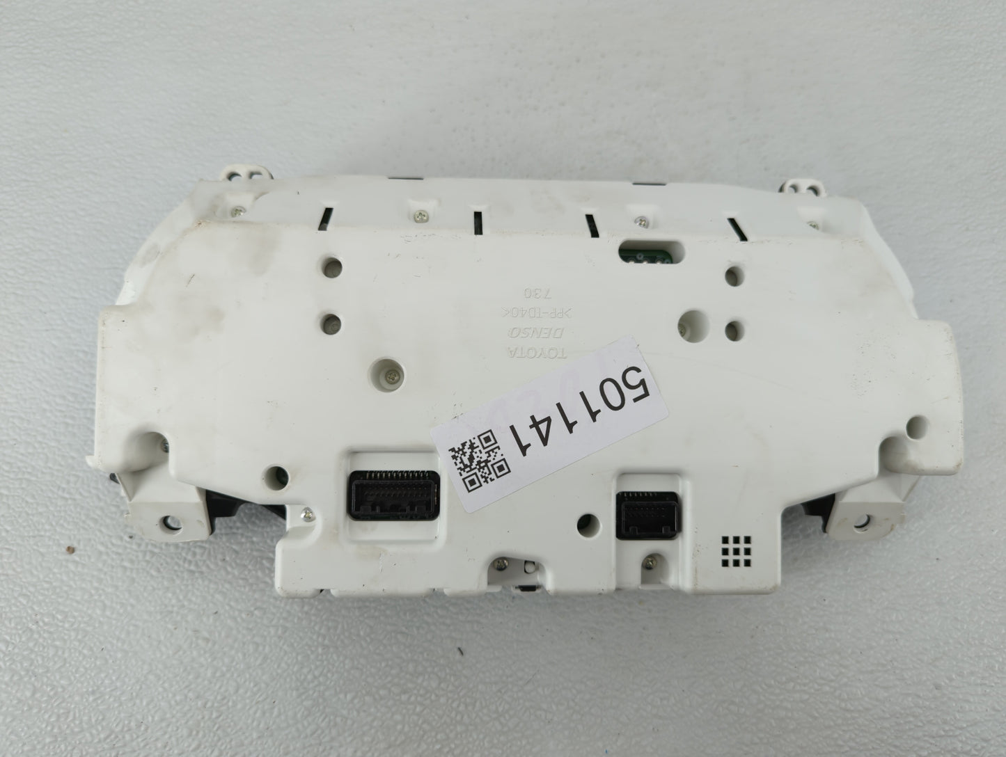 2011-2012 Lexus Es350 Instrument Cluster Speedometer Gauges P/N:83800-33J41 Fits Fits 2011 2012 OEM Used Auto Parts - Oemuse