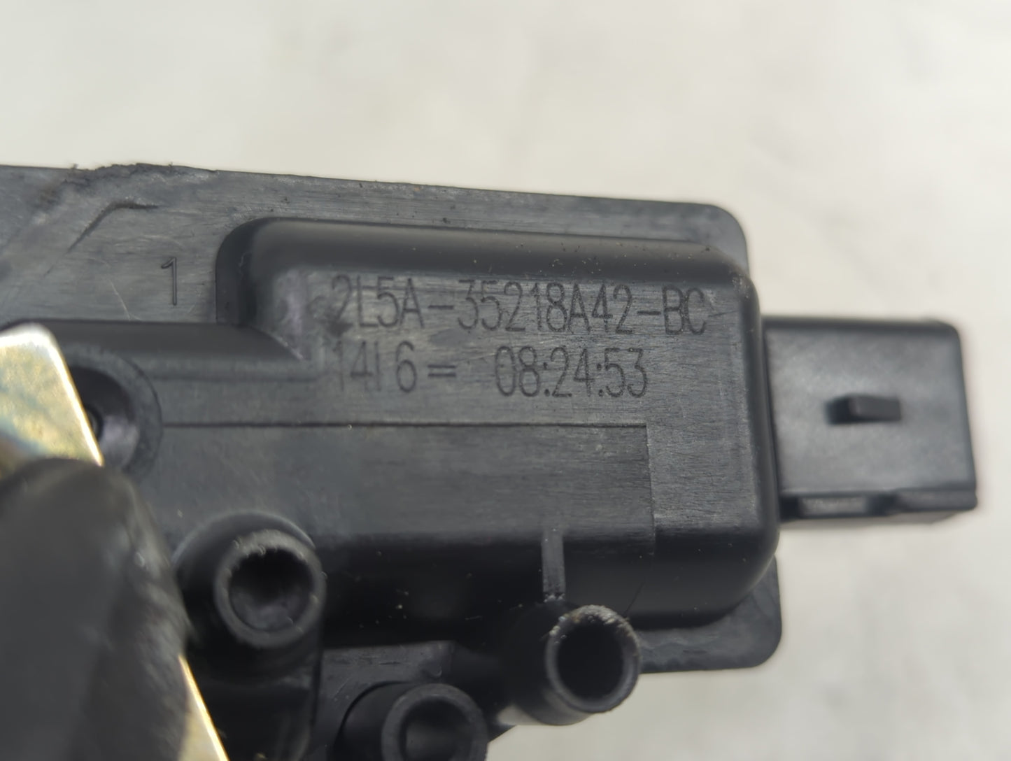 2011 Lincoln Town Car Front Driver Left Lock Actuator - Oemusedautoparts1.com