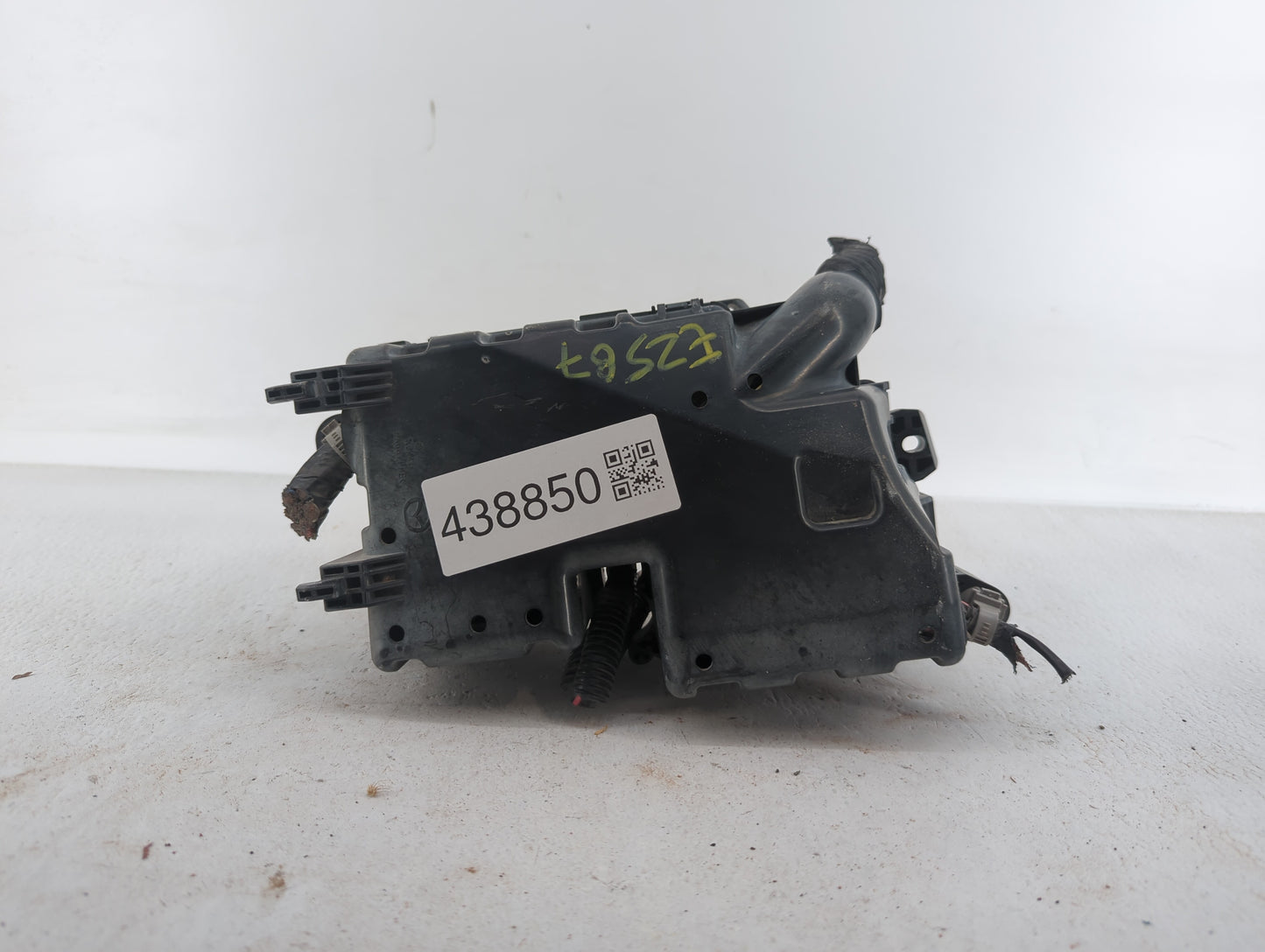 2011 Mazda 3 Fusebox Fuse Box Panel Relay Module P/N:BBM6-66761 Fits OEM Used Auto Parts - Oemusedautoparts1.com