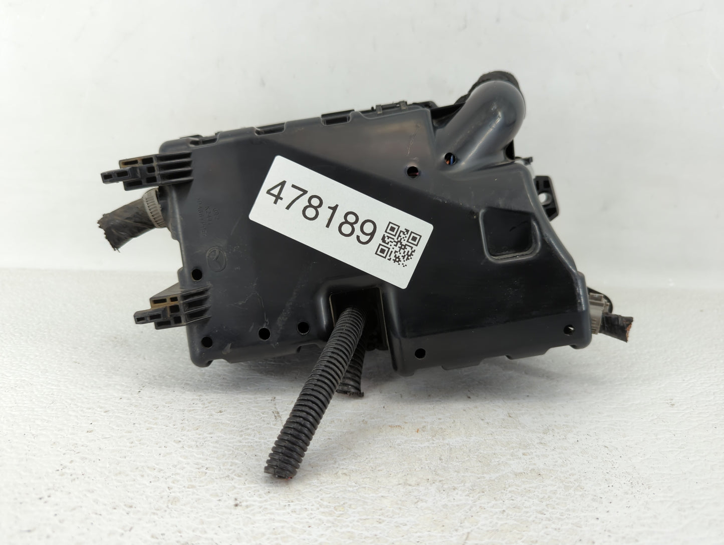 2011 Mazda 3 Fusebox Fuse Box Panel Relay Module P/N:BBM6-66761 Fits OEM Used Auto Parts - Oemusedautoparts1.com