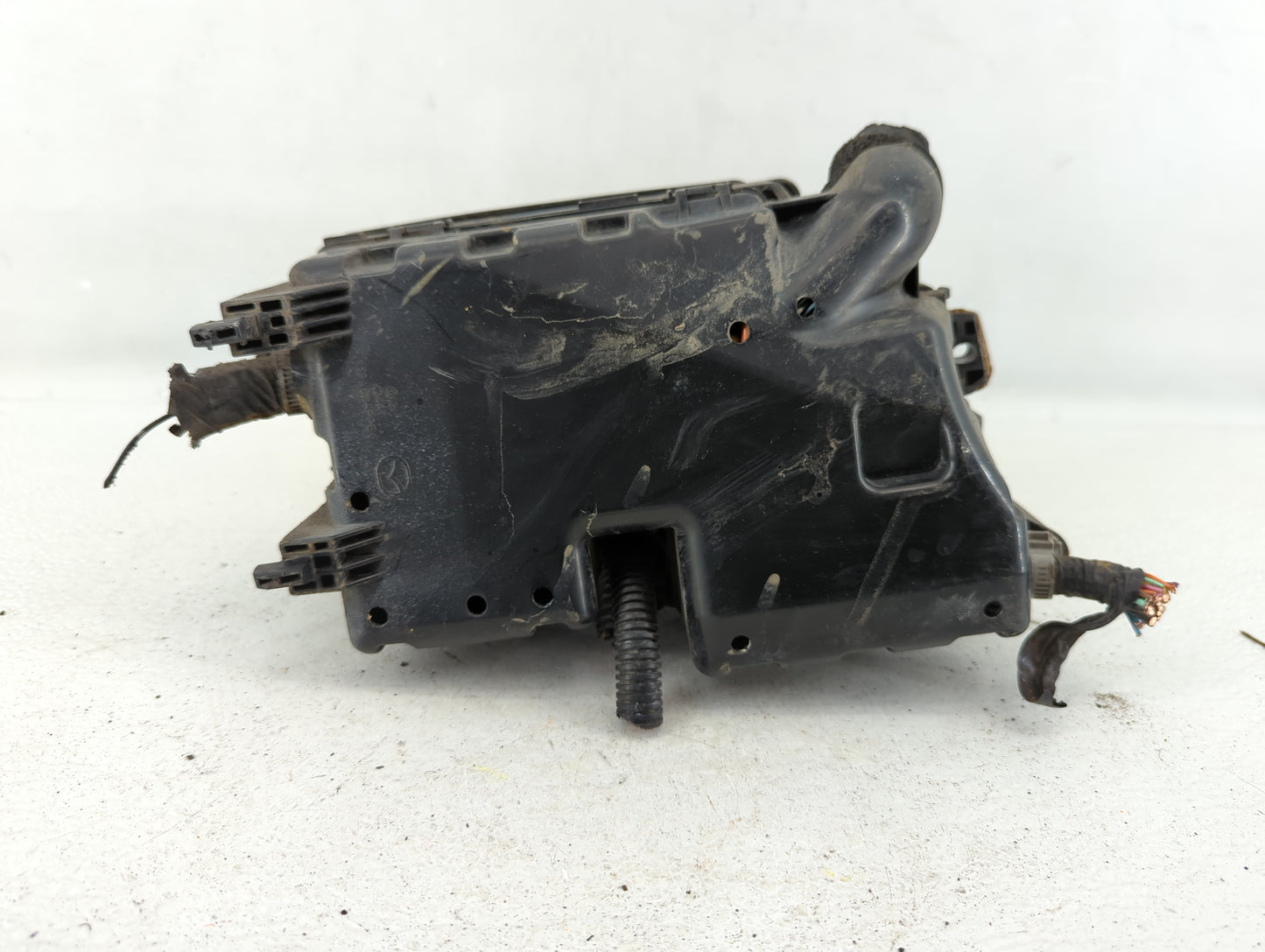 2011-2012 Mazda 3 Chassis Control Module Ccm Bcm Body Control - Oemusedautoparts1.com