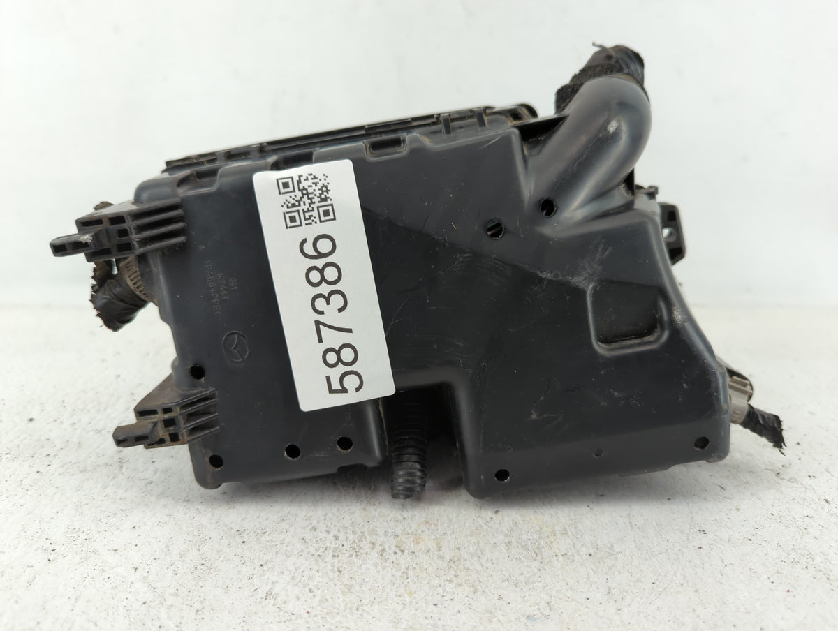 2010-2011 Mazda 3 Fusebox Fuse Box Panel Relay Module P/N:BBM6-66761 Fits Fits 2010 2011 OEM Used Auto Parts - Oemusedautopa