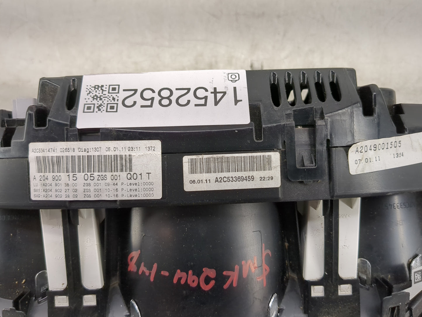 2011 Mercedes-Benz C-Class Instrument Cluster Speedometer Gauges P/N:A2049001505 A2C53414741, A2C53369459 Miles:138K Fits OE