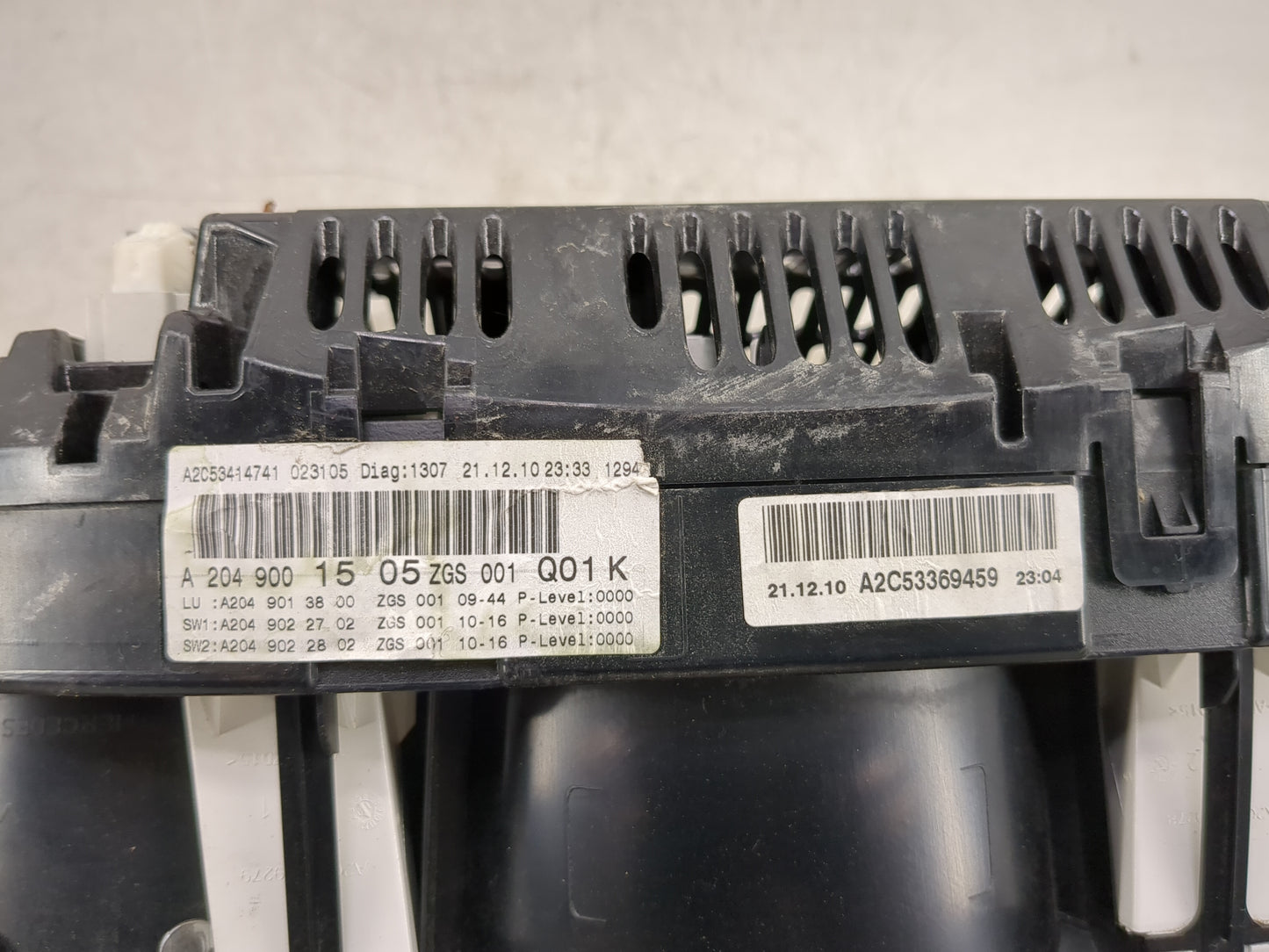 2011 Mercedes-Benz C300 Instrument Cluster Speedometer Gauges P/N:A 204 900 A2C53414741 Miles: Fits OEM Used Auto Parts - Oe