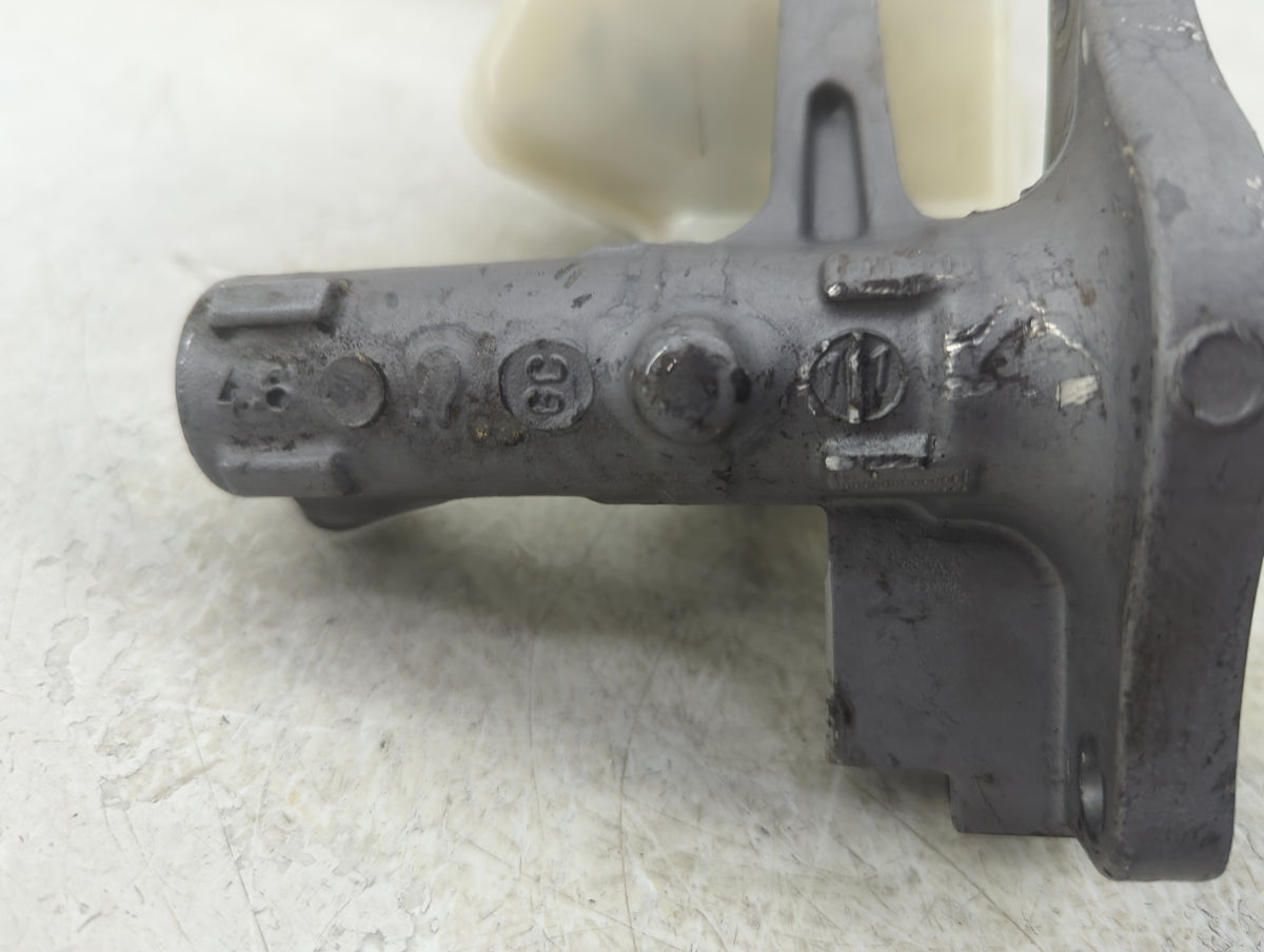2008-2011 Mercedes-benz C63 Amg Brake Master Cylinder - Oemusedautoparts1.com