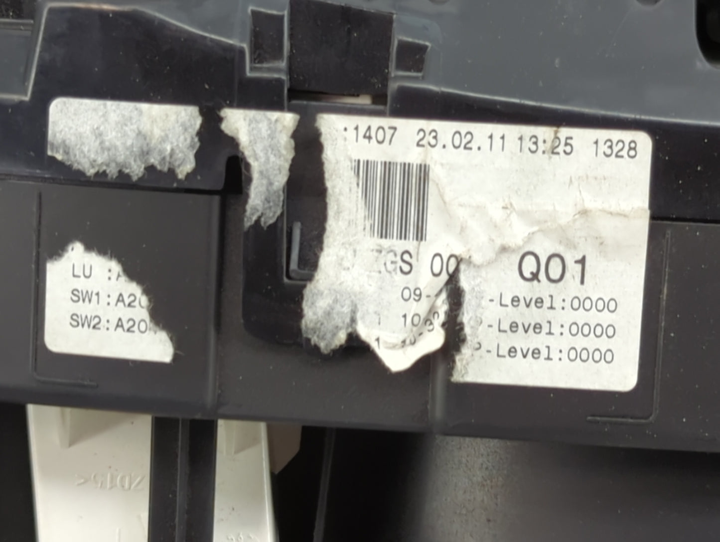 2011 Mercedes Benz E Class Instrument Cluster Speedometer Gauges Miles:168K Fits OEM Used Auto Parts - Oemusedautoparts1.com
