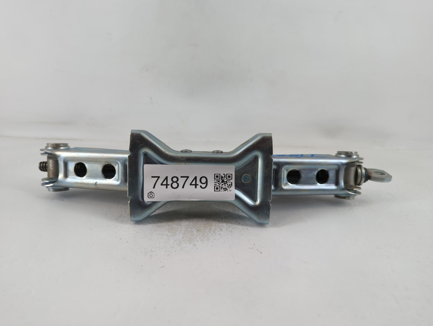 2011 Nissan Juke Spare Scissor Car Jack - Oemusedautoparts1.com