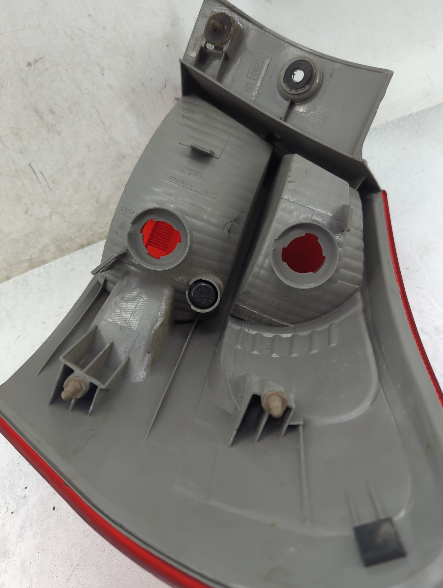 2008-2015 Nissan Rogue Tail Light Assembly Driver Left OEM Fits Fits 2008 2009 2010 2011 2012 2013 2014 2015 OEM Used Auto P
