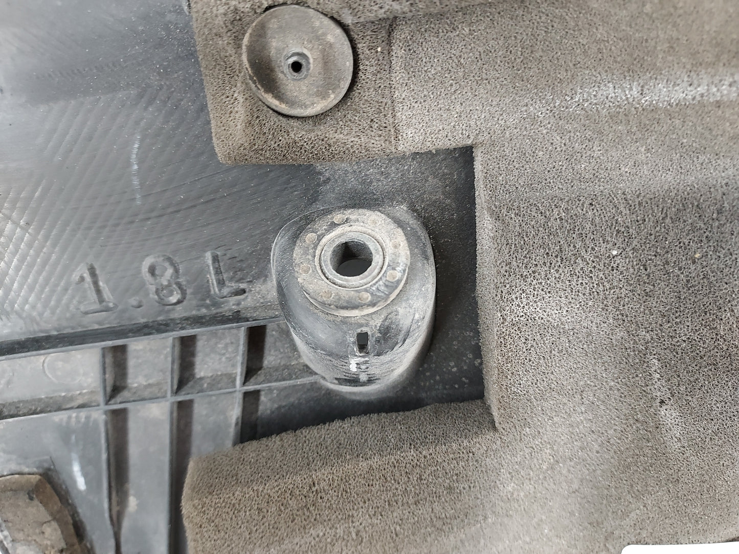 2011 Nissan Versa Engine Cover 1497136 - Oemusedautoparts1.com