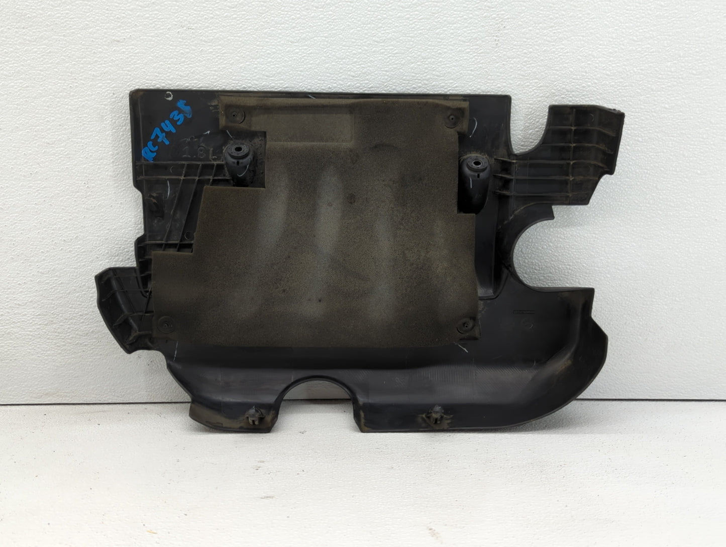 2011 Nissan Versa Engine Cover - Oemusedautoparts1.com