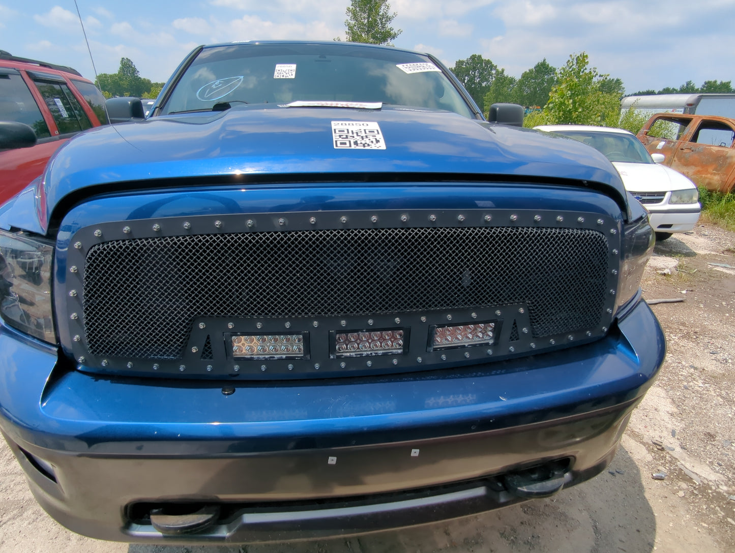 2011-2012 Ram 1500 Front Grille Bumper Not Included - Oemusedautoparts1.com