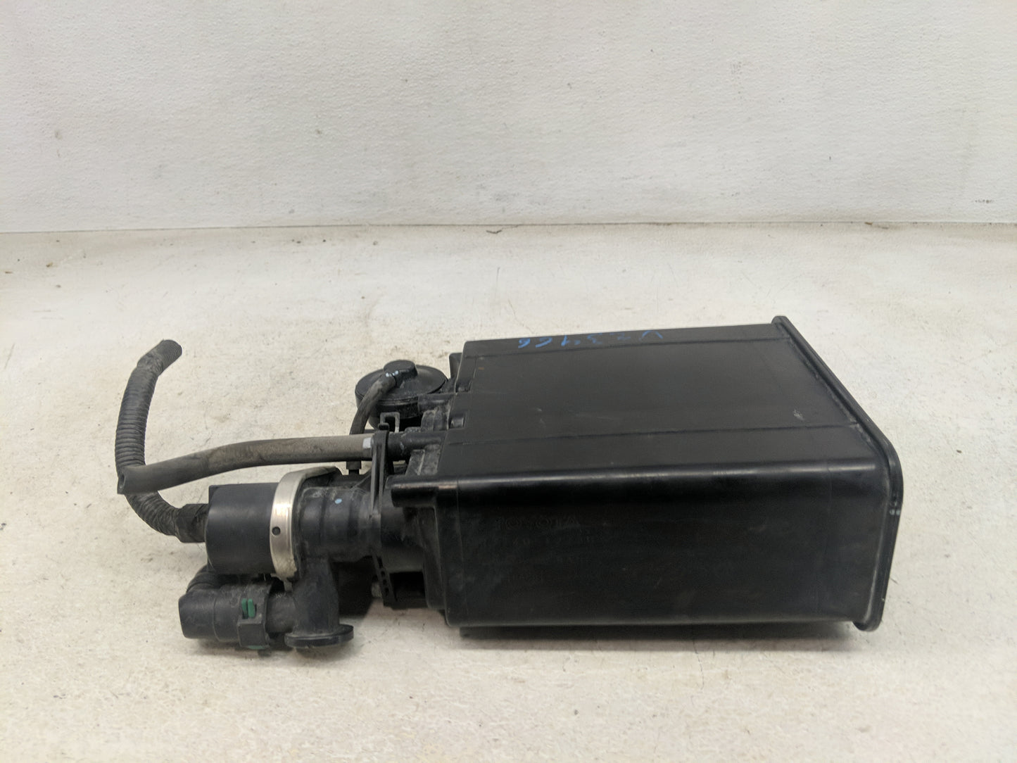 2011 Scion Xb Fuel Vapor Charcoal Canister 1461912 - Oemusedautoparts1.com