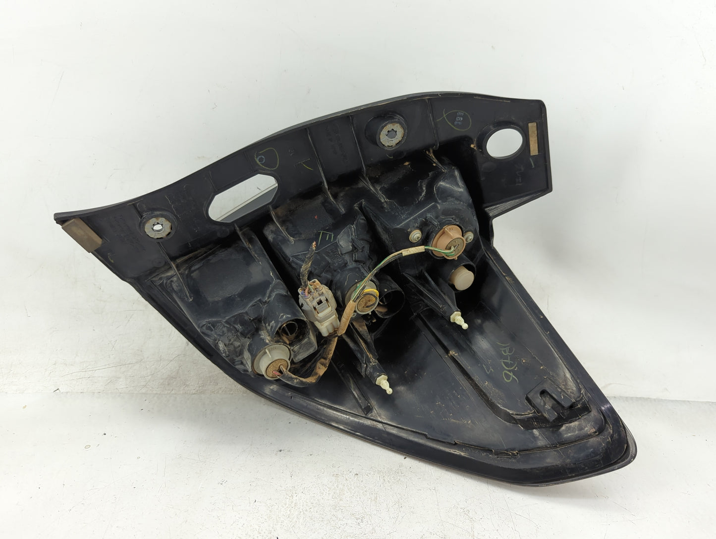 2009-2013 Subaru Forester Tail Light Assembly Driver Left OEM P/N:220-20046 Fits Fits 2009 2010 2011 2012 2013 OEM Used Auto