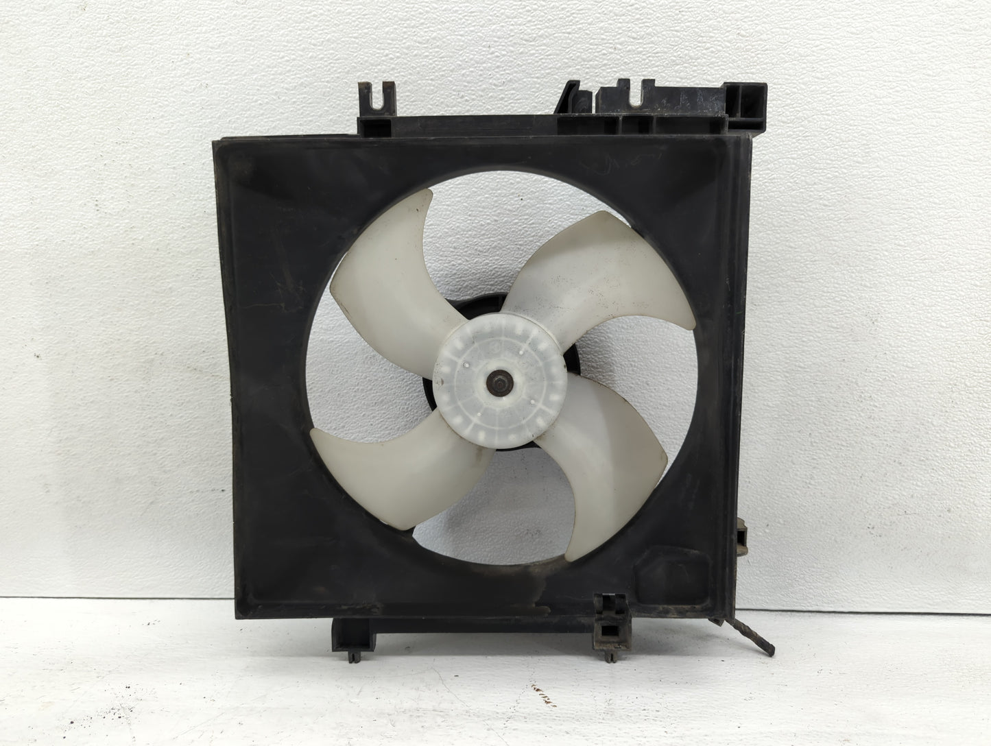 Subaru Forester Left Radiator Fan Motor Assembly Cream 617369 - Oemusedautoparts1.com