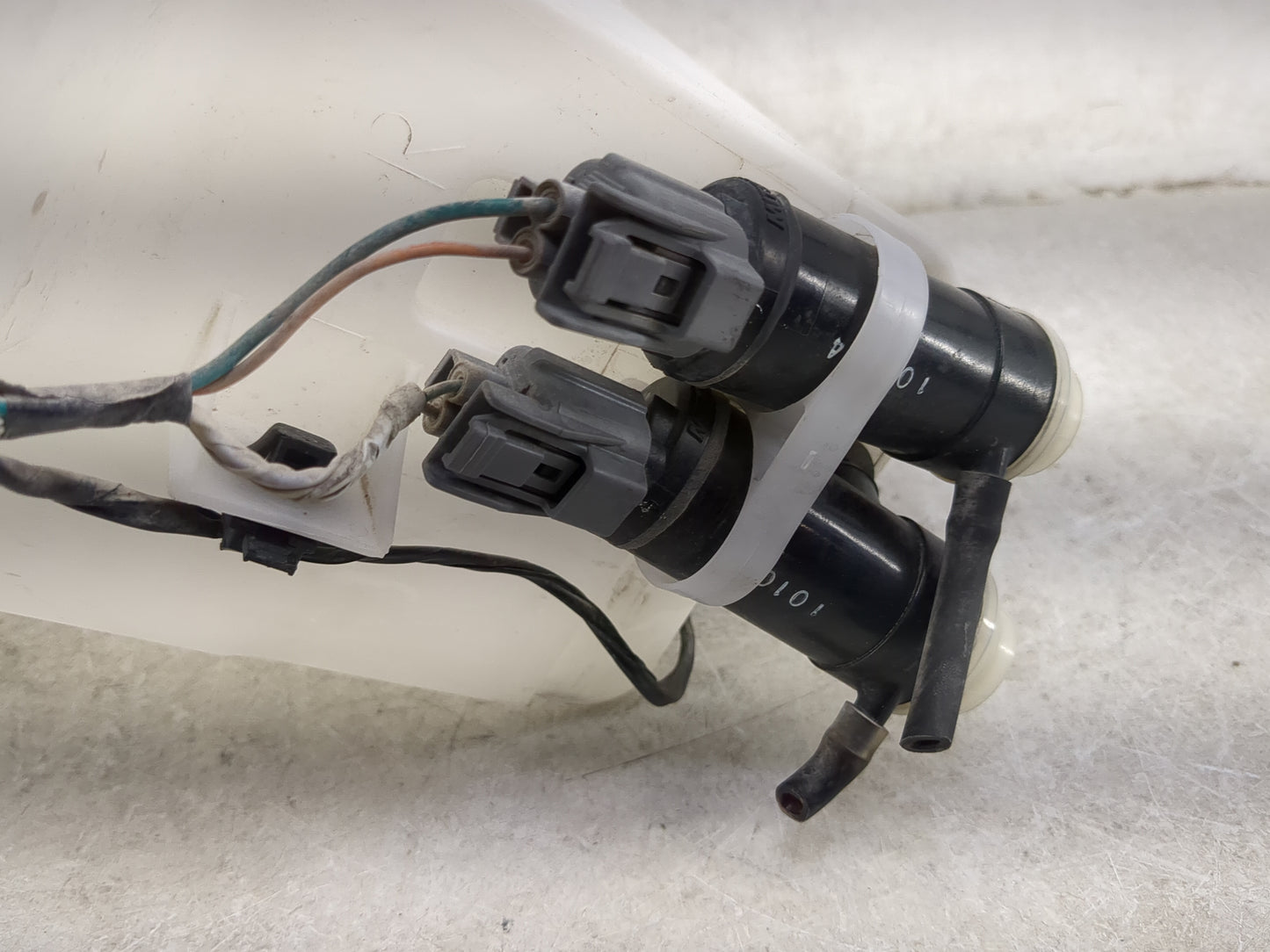 2010-2014 Subaru Legacy Windshield Washer Fluid Reservoir Bottle Oem - Oemusedautoparts1.com
