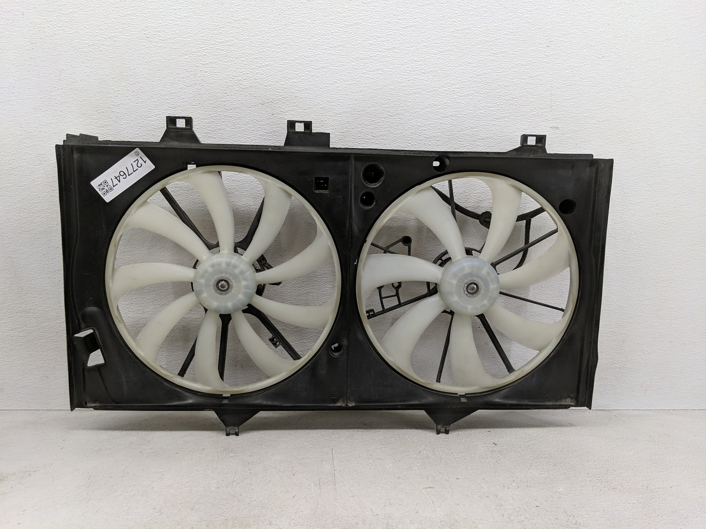 2012-2017 Toyota Camry Electric Radiator Cooling Fan Motor Assembly Fits Fits 2012 2013 2014 2015 2016 2017 OEM Used Auto Pa