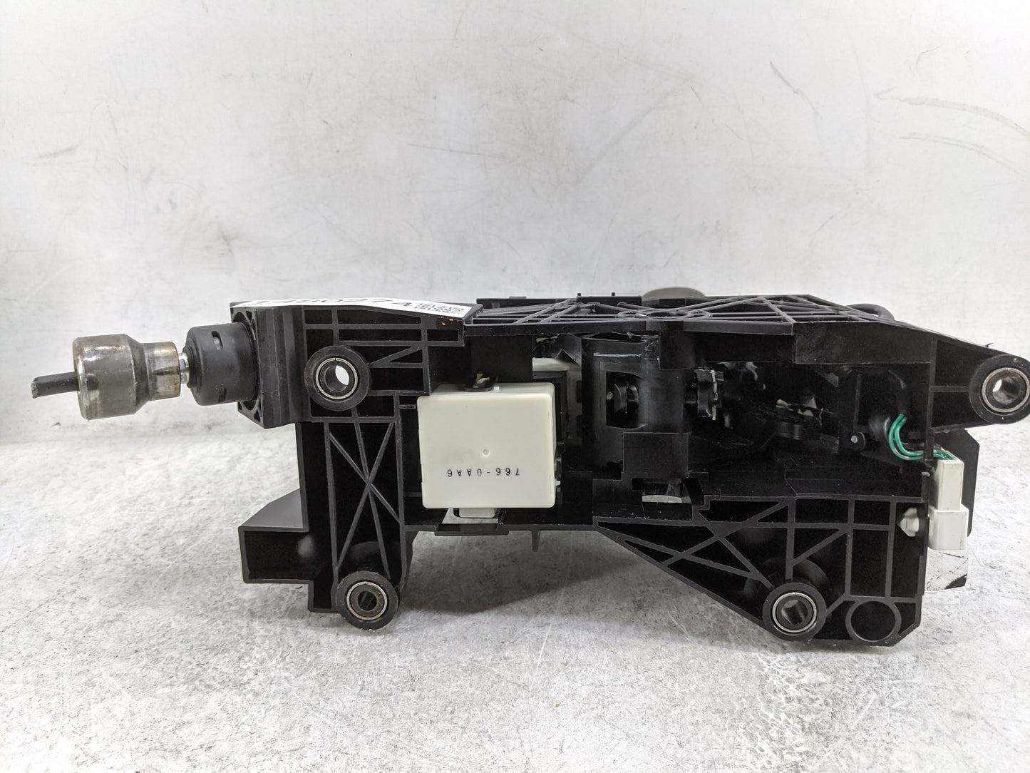 2011 Toyota Camry Floor Console Assembly Shifter - Oemusedautoparts1.com