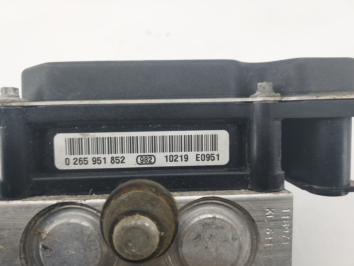 2010-2011 Toyota Camry ABS Pump Control Module Replacement P/N:0265951852 0265231897 Fits Fits 2010 2011 OEM Used Auto Parts