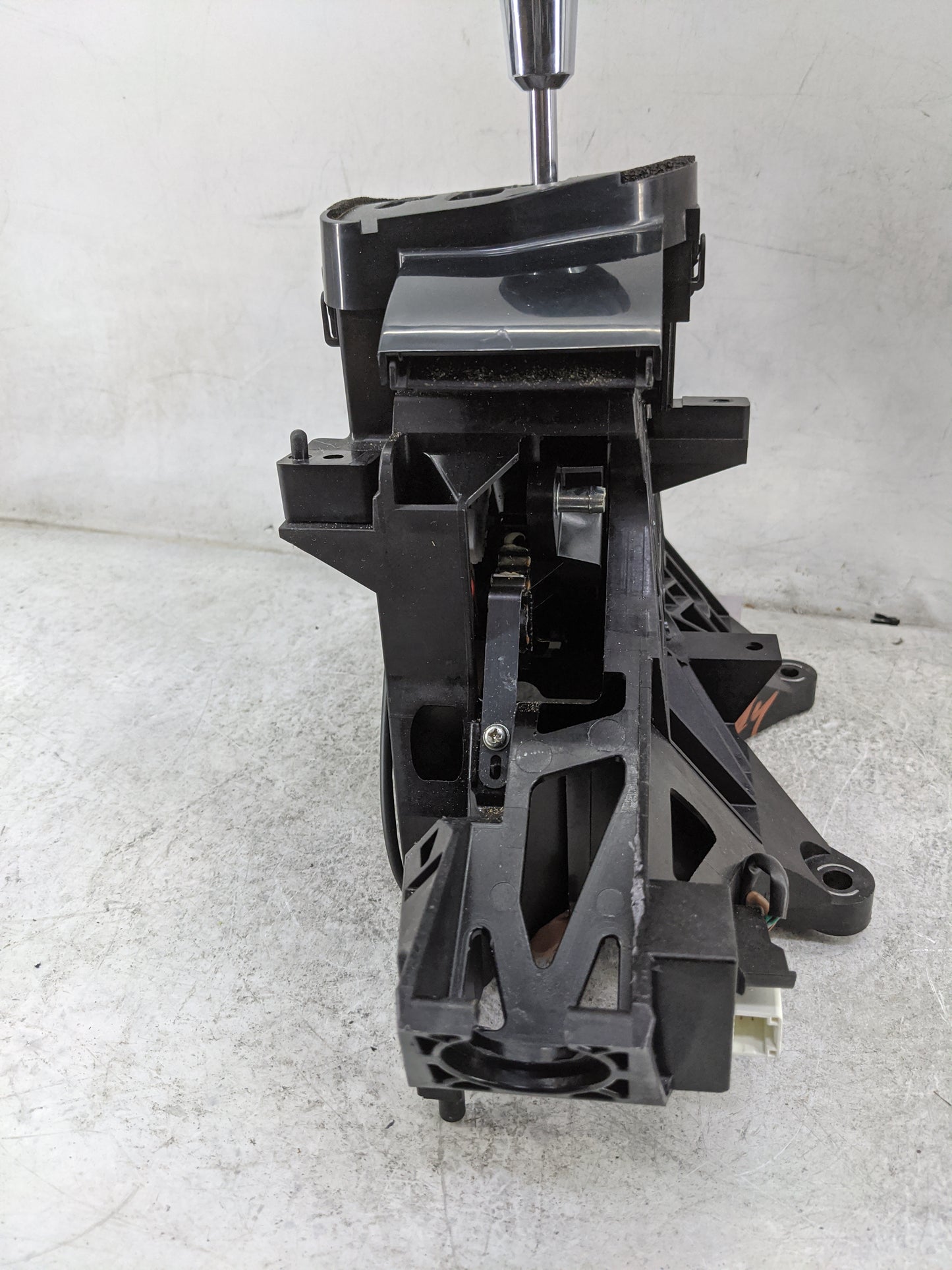 2011 Toyota Tundra Floor Console Assembly Shifter - Oemusedautoparts1.com
