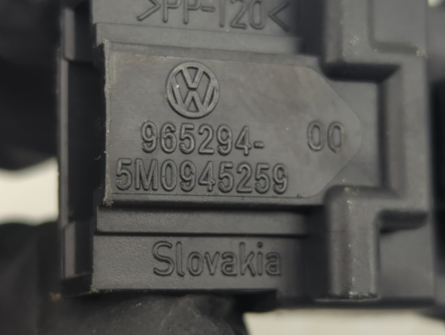 2007-2011 Volkswagen Eos Tail Light Assembly Driver Left OEM P/N:1Q0.945.093 1Q0.945.257 Fits Fits 2007 2008 2009 2010 2011