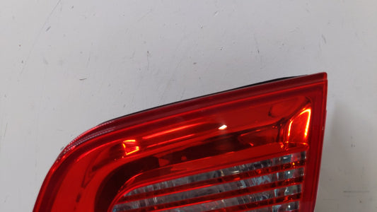 2007-2011 Volkswagen Eos Tail Light Assembly Passenger Right OEM P/N:1Q0945094 Fits Fits 2007 2008 2009 2010 2011 OEM Used Auto Parts