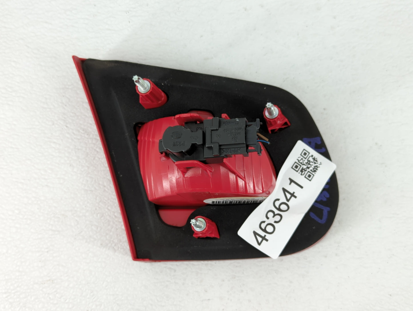 2007-2011 Volkswagen Eos Tail Light Assembly Passenger Right OEM P/N:1Q0945094 Fits Fits 2007 2008 2009 2010 2011 OEM Used A