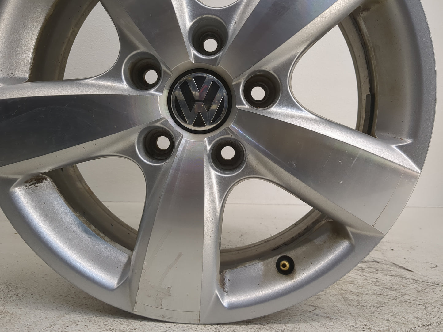 2009-2014 Volkswagen Routan Oem Wheel Rim - Oemusedautoparts1.com