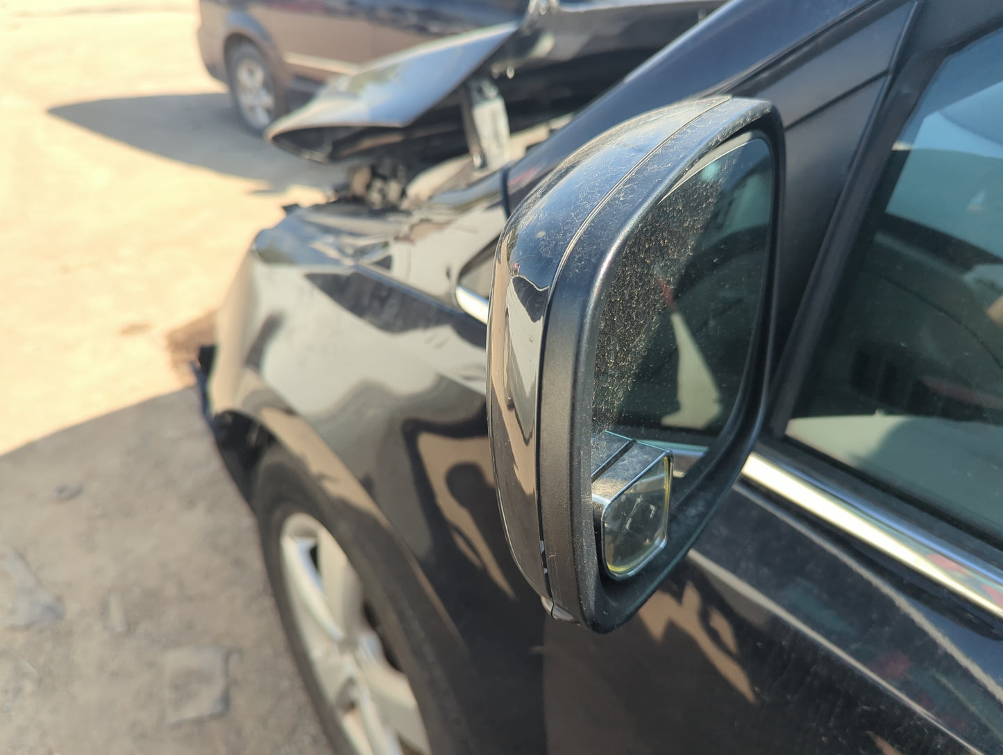 2009-2014 Volkswagen Routan Driver Side View Mirror - Left Door Mirror OEM Used - Oemusedautoparts1.com