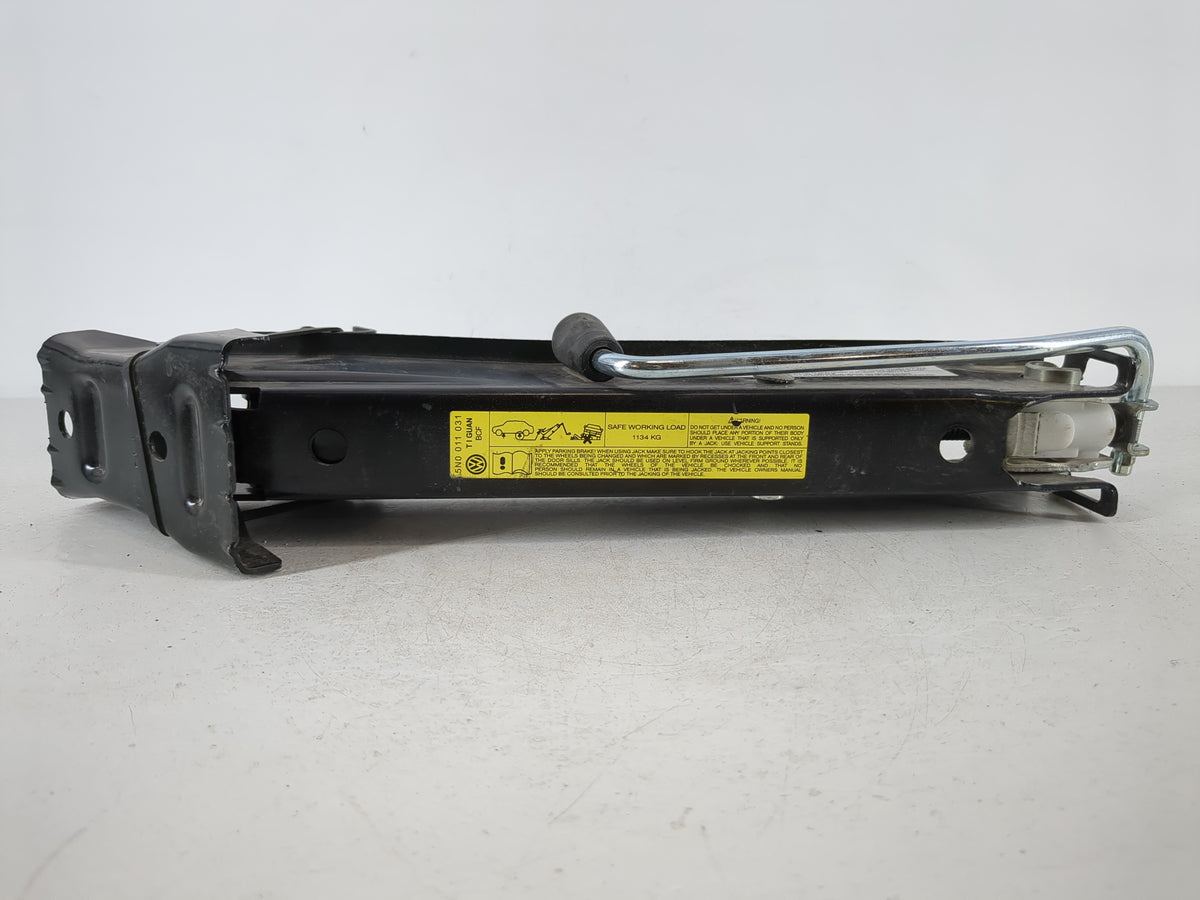 2011 Volkswagen Tiguan Spare Scissor Car Jack - Oemusedautoparts1.com