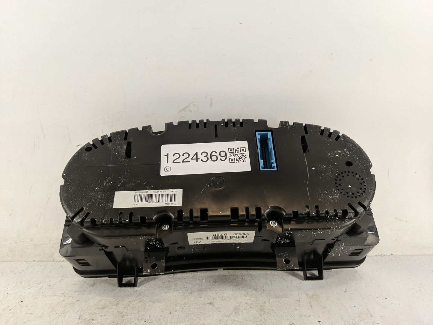 2011 Volkswagen Tiguan Instrument Cluster Speedometer Gauges Fits OEM Used Auto Parts - Oemusedautoparts1.com