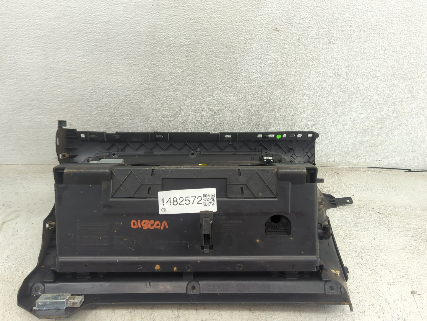 2011 Volkswagen Tiguan Passenger Glove Box Door Storage Compartment - Oemusedautoparts1.com