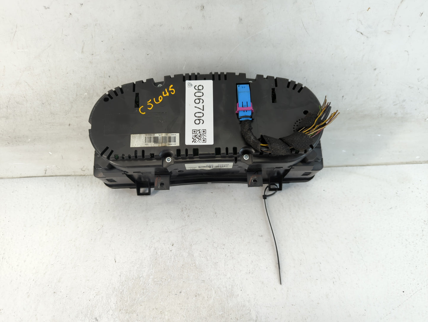 2011 Volkswagen Tiguan Instrument Cluster Speedometer Gauges P/N:5N0920962 Fits OEM Used Auto Parts - Oemusedautoparts1.com