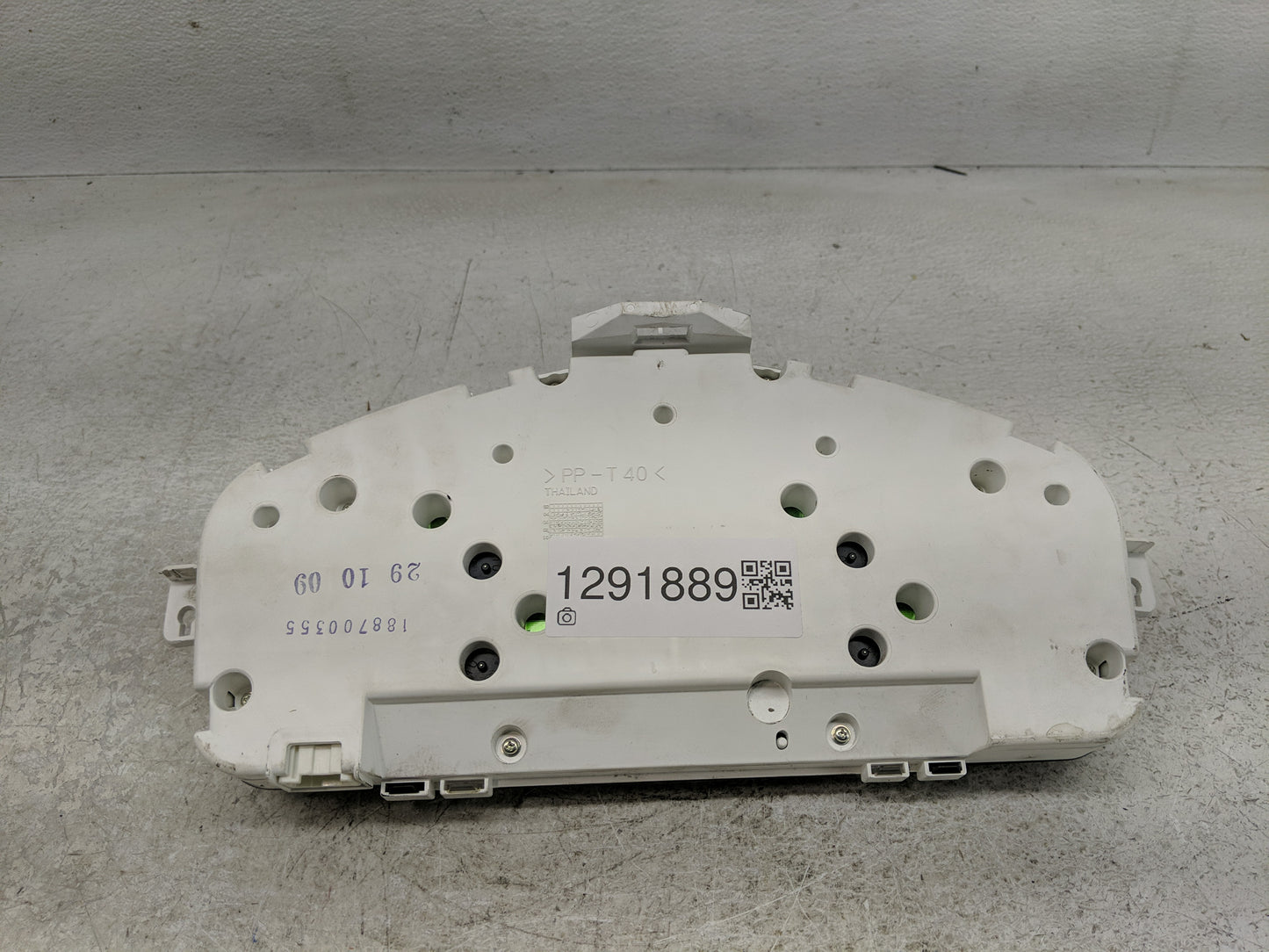 2008-2013 Volvo C30 Instrument Cluster Speedometer Gauges P/N:31296231 Fits Fits 2008 2009 2010 2011 2012 2013 OEM Used Auto