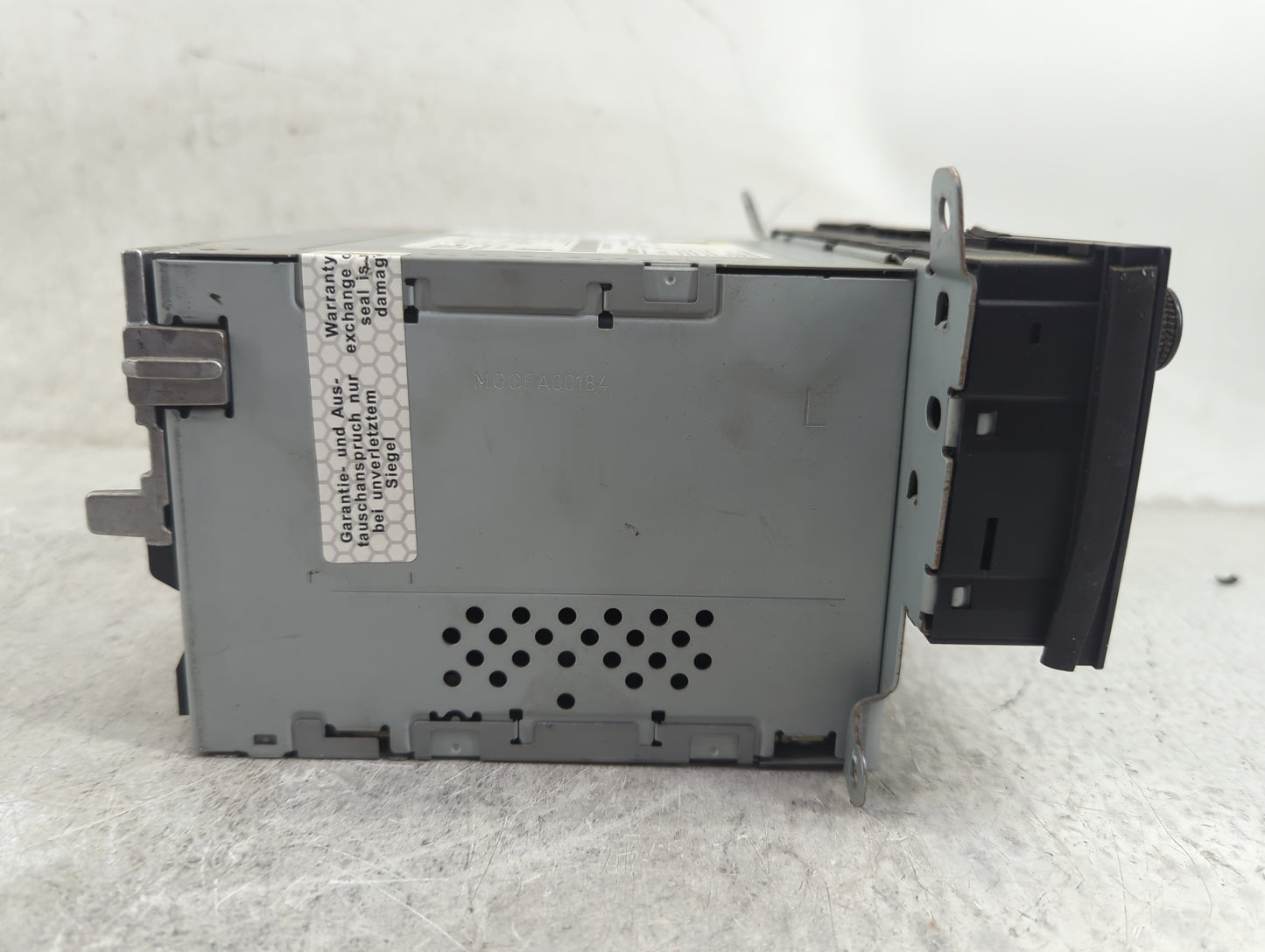 2010-2012 Audi A4 Radio AM FM Cd Player Receiver Replacement P/N:8T1035186R CQ-JA1962G Fits OEM Used Auto Parts - Oemusedaut