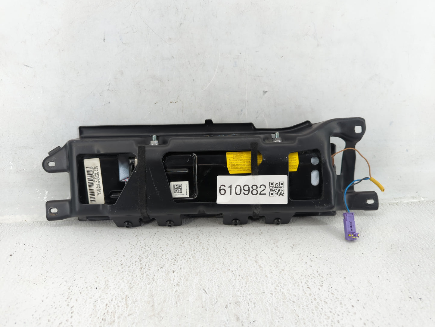 2012 Audi A5 Air Bag Driver Left Steering Wheel Mounted P/N:M12N091019 Fits OEM Used Auto Parts - Oemusedautoparts1.com