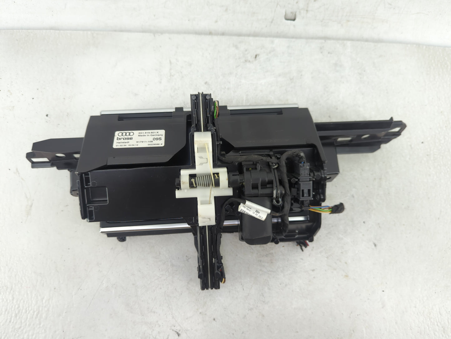 Audi A7 Information Display Screen - Oemusedautoparts1.com
