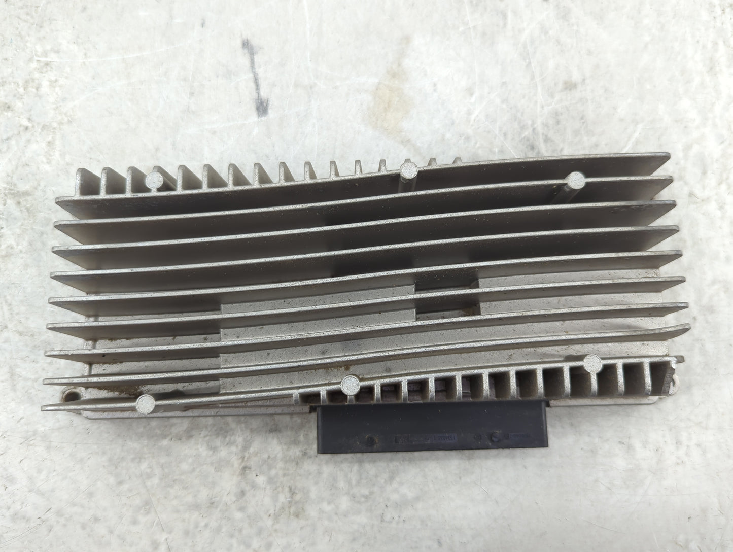 2009-2012 Audi Q5 Radio Speaker Amplifier 8r0035223g|8r0035223f - Oemusedautoparts1.com