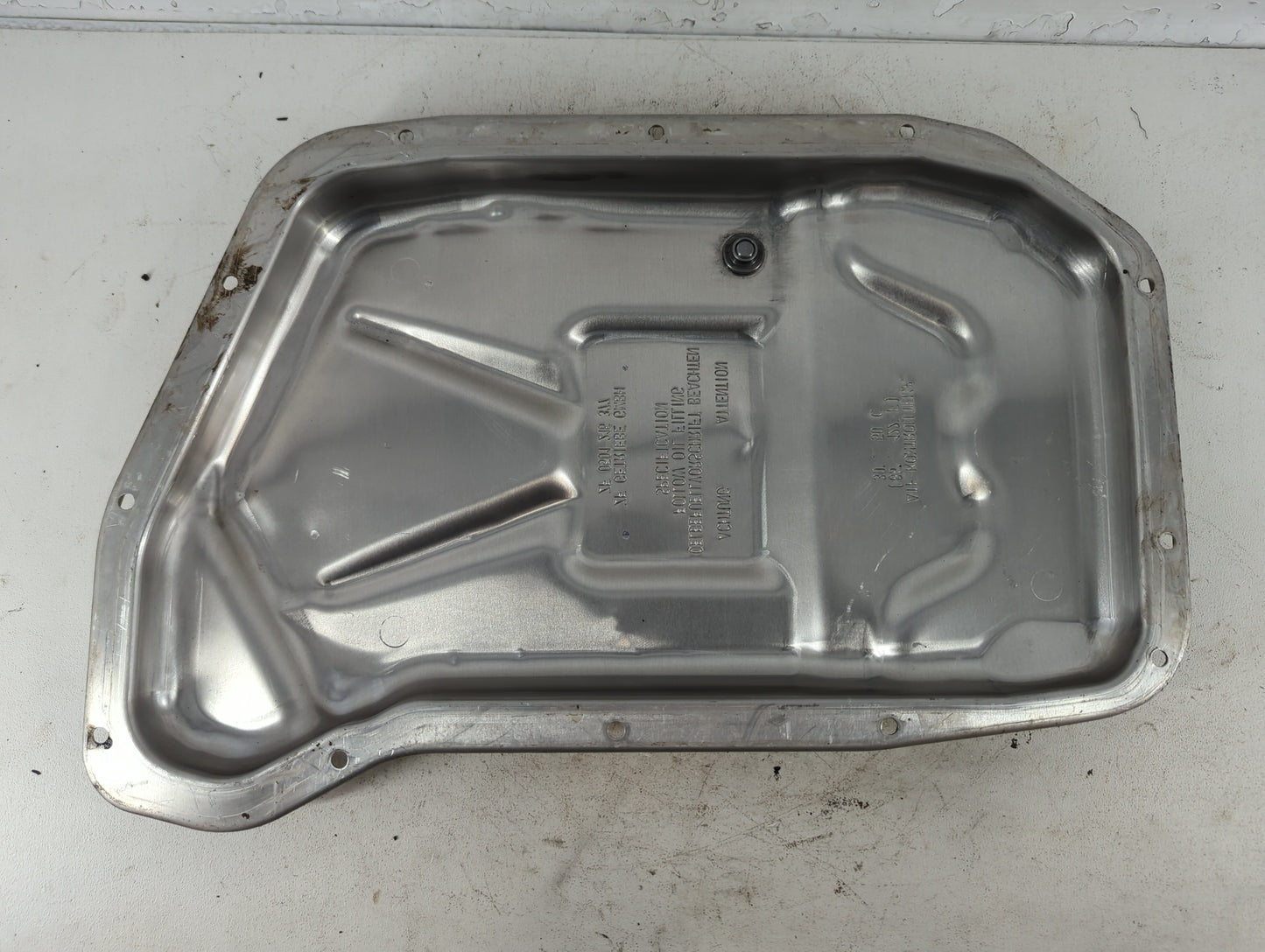 2011-2012 Audi Q5 Engine Oil Pan P/N:ZF 0501 216 377 Fits Fits 2009 2010 2011 2012 2013 2014 2015 2016 OEM Used Auto Parts -