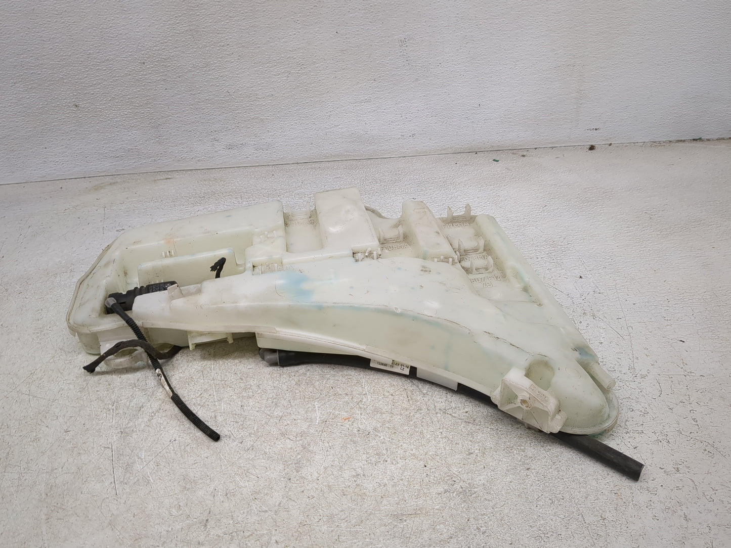 2011-2016 Bmw 528i Windshield Washer Fluid Reservoir Bottle Oem - Oemusedautoparts1.com