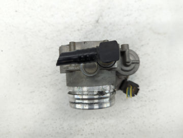 2012-2016 Bmw 528i Throttle Body P/N:1354 7588625-02 1354 7588625-03, 1354 7588625 Fits Fits 2012 2013 2014 2015 2016 2017 2018 OEM Used Auto Parts