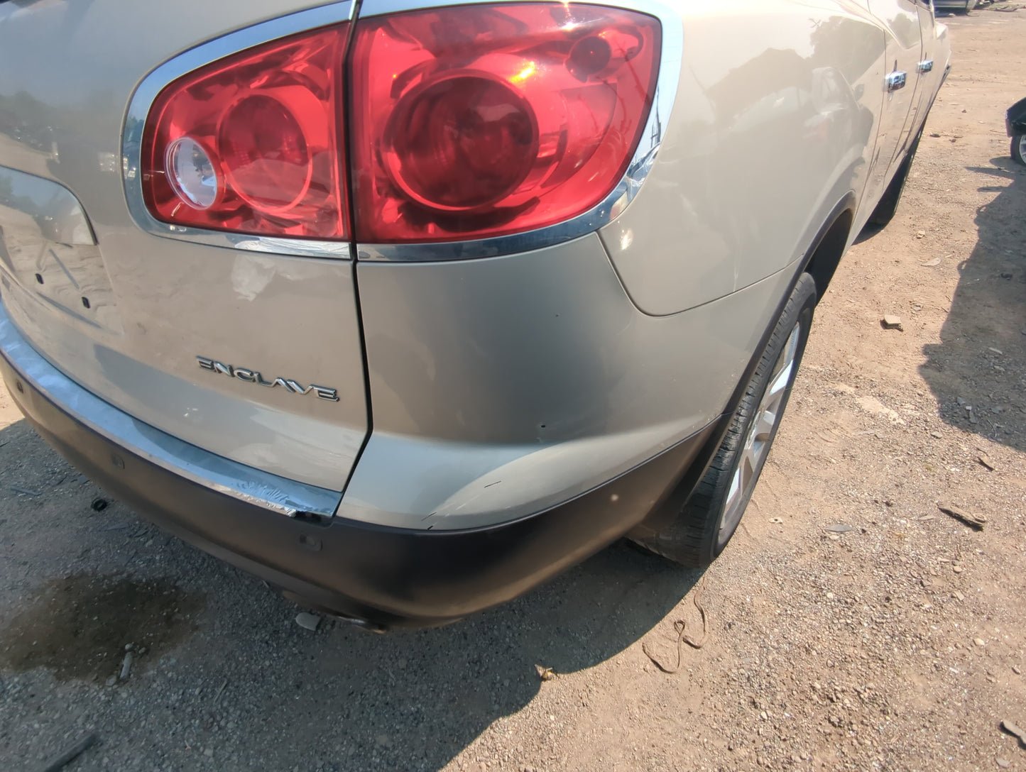 2008-2012 Buick Enclave Rear Bumper Assembly Oem - Oemusedautoparts1.com