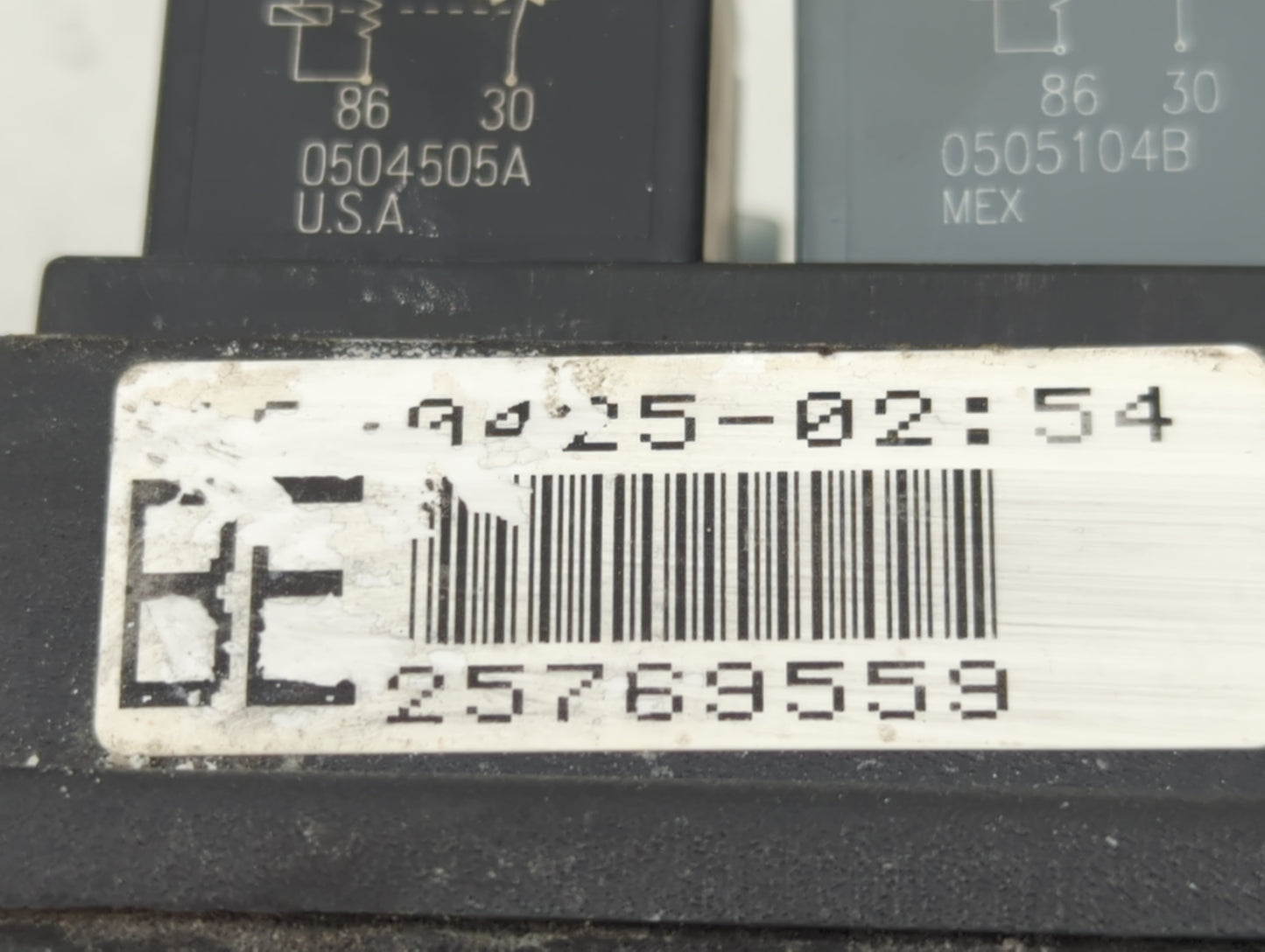 2012 Buick Enclave Fusebox Fuse Box Panel Relay Module P/N:25769559 Fits OEM Used Auto Parts - Oemusedautoparts1.com