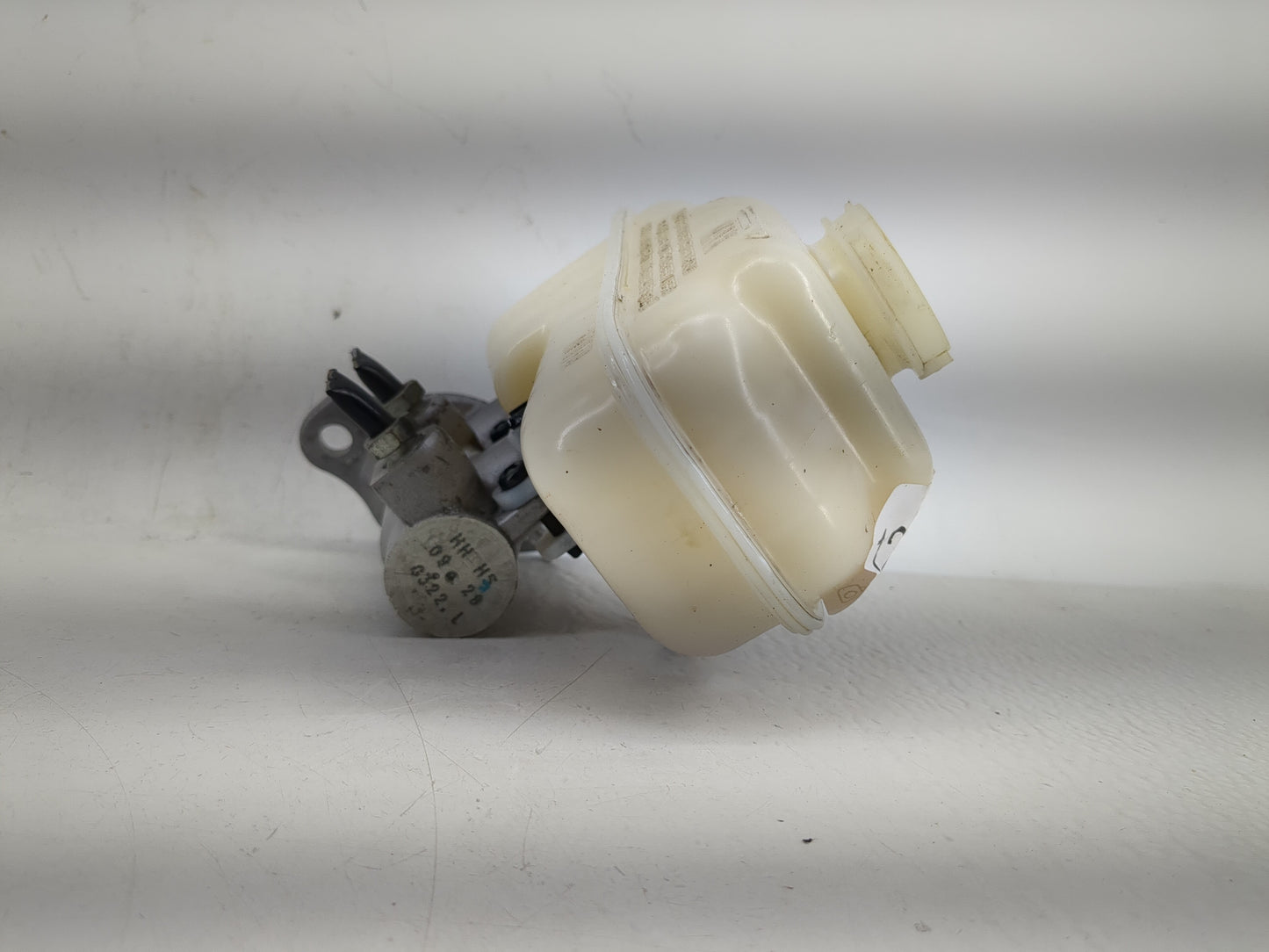 2012-2015 Cadillac Cts Brake Master Cylinder 1208673 - Oemusedautoparts1.com