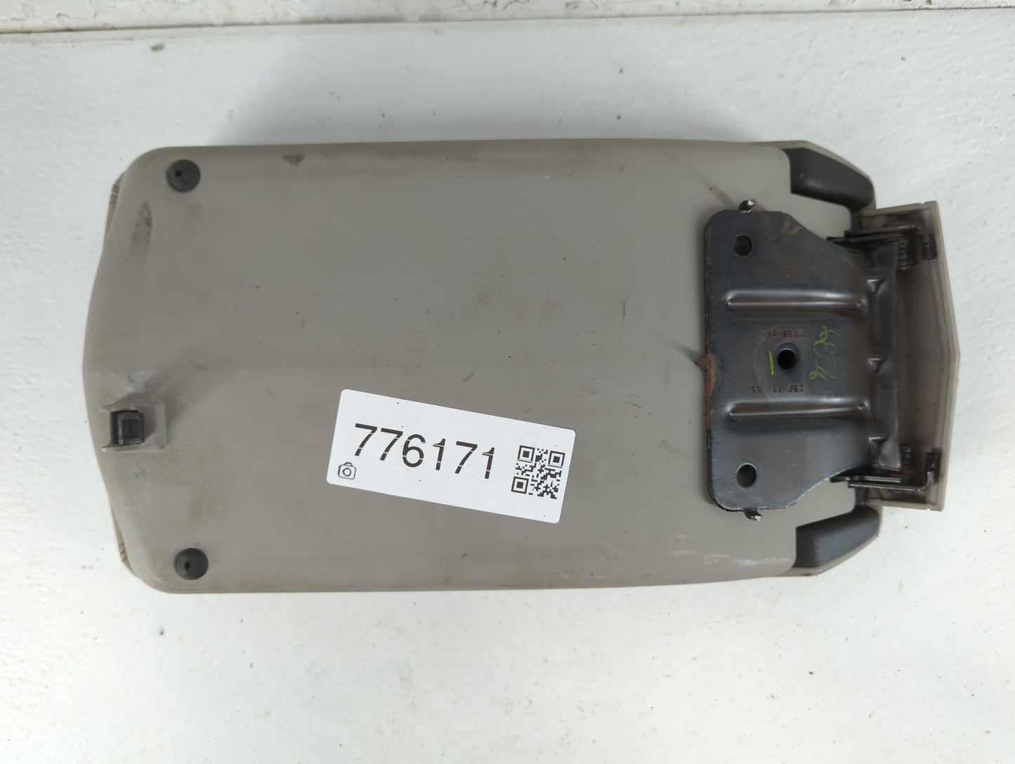 2012 Cadillac Cts Center Console Armrest Cover Lid Fits OEM Used Auto Parts - Oemusedautoparts1.com