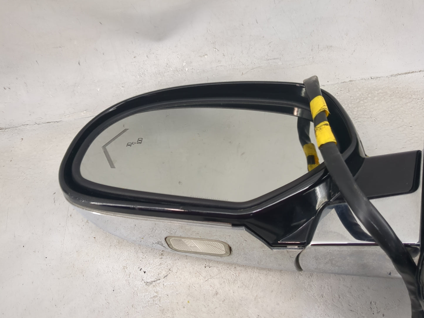 2009-2014 Cadillac Escalade Driver Side View Mirror - Left Door Mirror OEM Used - Oemusedautoparts1.com